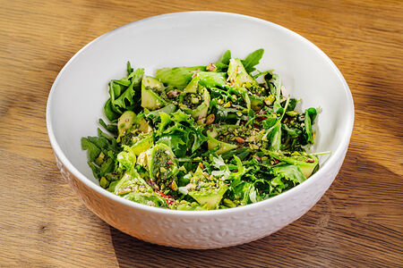 Микс салат, страчателла, авокадо, фисташки