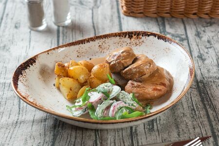 Медальоны из свиной вырезки 