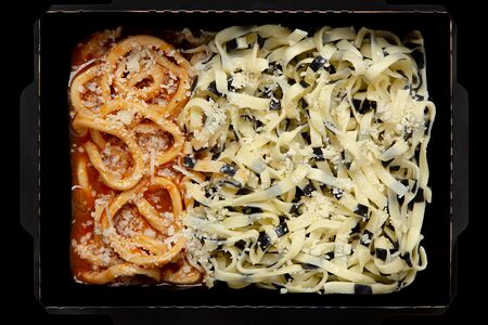 Паста с кальмаром и томатным соусом