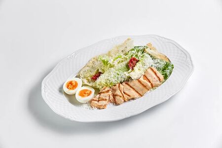 Салат Цезарь с курицей