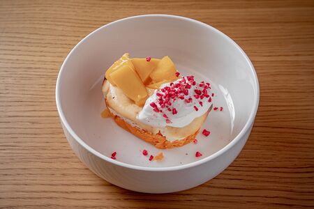 Творожная запеканка с бататом и манго