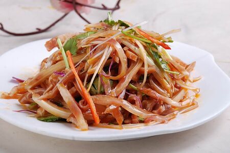 C7 Свиные уши с маслом чили