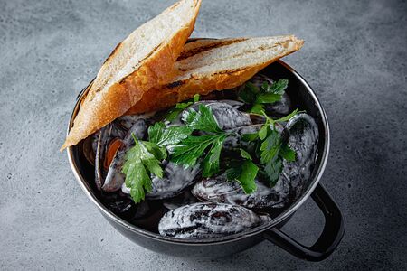 Мидии в чесночной сметане