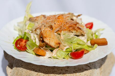 Салат Цезарь с курицей
