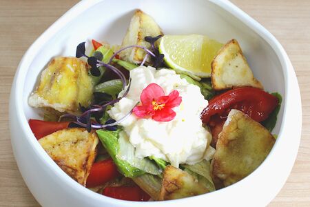 С хрустящим баклажаном и сыром страчателла