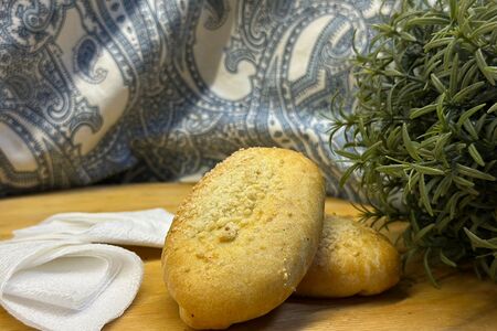 Бездрожжевой пирожок с вишней и яблоком