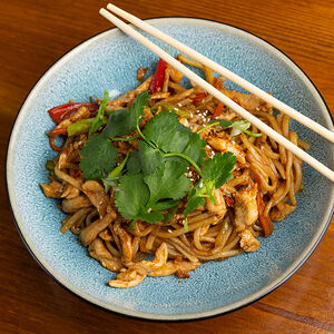 Wok лапша пшеничная с курицей