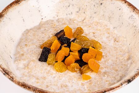 Каша овсяная с сухофруктами