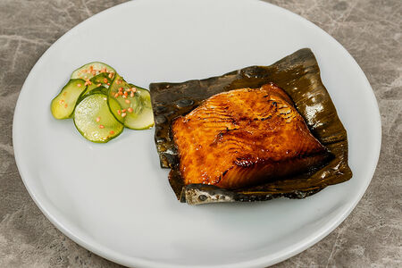 Чёрная треска с имбирными огурцами