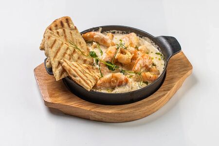 Креветки в копченом сливочном соусе 