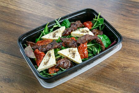 Салат теплый с говядиной