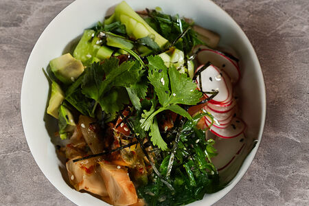 Поке с тунцом и кимчи