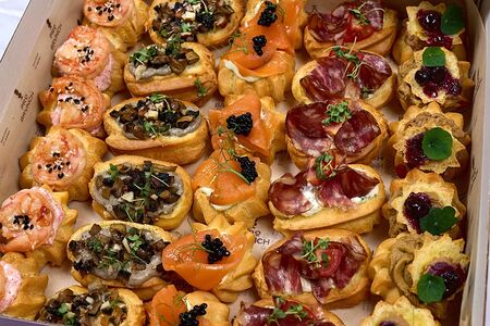 Бокс Профитроли и эклеры L