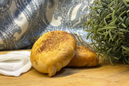 Бездрожжевой пирожок с яблоком и корицей