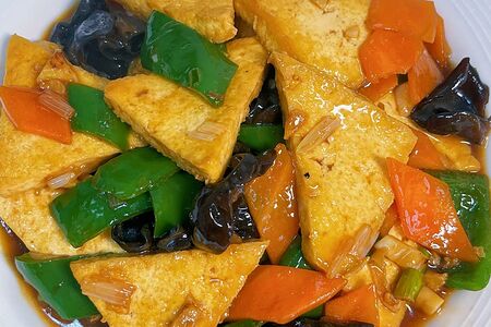 D16 Жареный тофу со сладким соусом