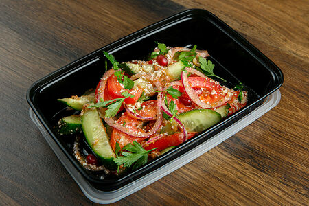 Овощной салат с ореховой заправкой