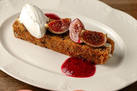 Морковный торт с инжиром