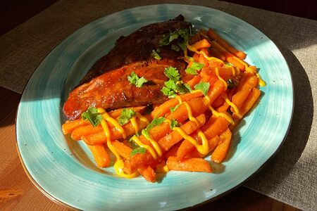 Ребра свиные с бататом фри