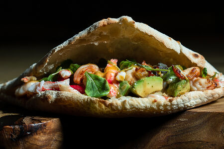 Панини с креветкой и авокадо