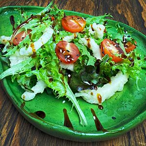 Салат кальмар под устричным соусом