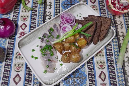 Сельдь с молодым картофелем