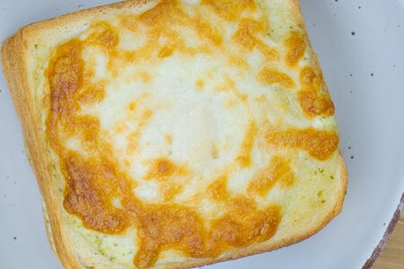 Cэндвич запеченный с ветчиной и яйцом 