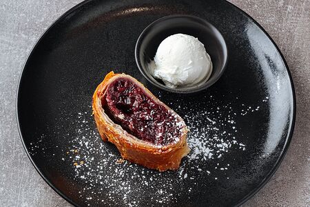 Вишневый штрудель