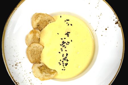 Сырный крем-суп с крутонами