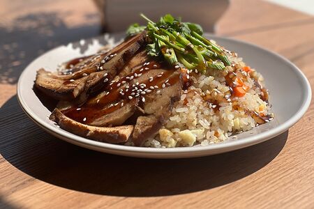 Жареный рис со свининой L