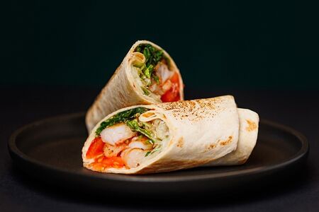 Ролл с креветкой