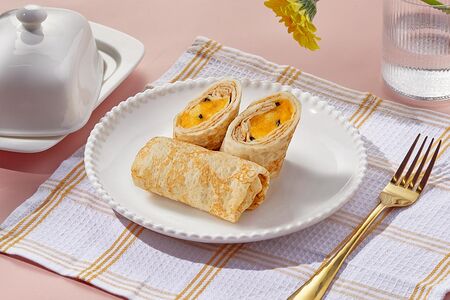 Блинчики с манго и маракуйей