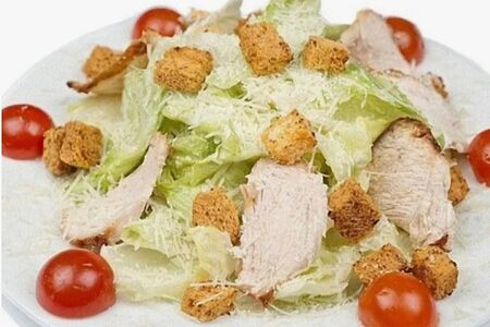 Салат Цезарь с курицей