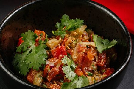 Соте из овощей, запечённых на углях с кинзой и грецким орехом