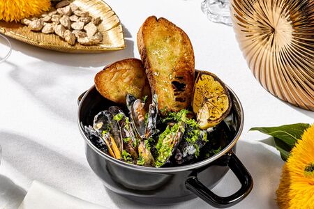 Черноморские мидии в томатном соусе