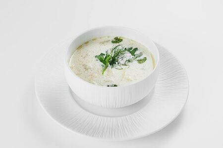 Домашняя лапша на бульоне из мяса фермерских кур 