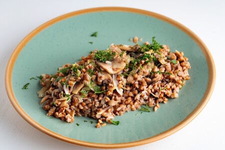 Гречка с луком и грибами 