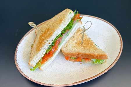 Сэндвич с форелью шеф-посола