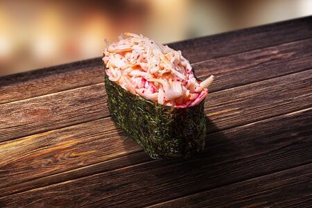 Суши со снежным крабом