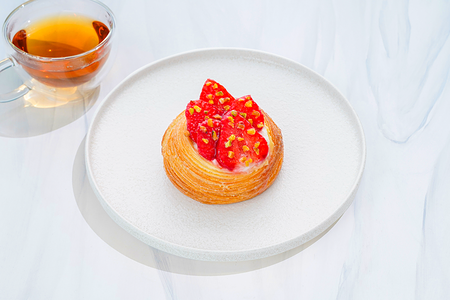 Слойка с клубникой