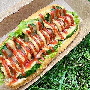 Хот-дог с огурчиками