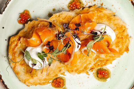 Драники из картофеля со слабосоленым лососем