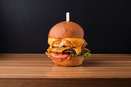 Бургер с мясной и сырной котлетой Яс