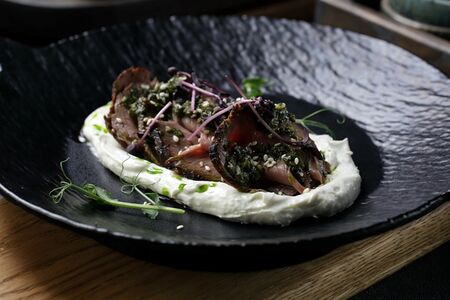 Говядина с соусом гранд ноир и чимичури