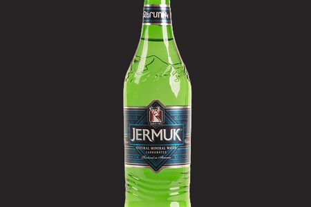 Вода газированная Джермук Стекло