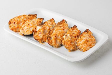 Мидии, запеченные с сыром моцарелла