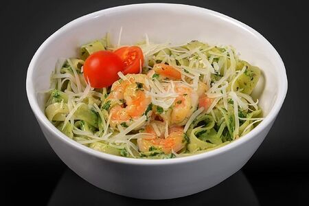 Паста с тигровыми креветками с соусом Песто