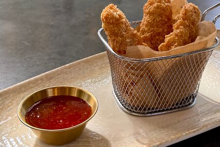 Стрипсы куриные с соусом тайский чили