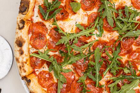 Пицца пеперони с руколой 22 см