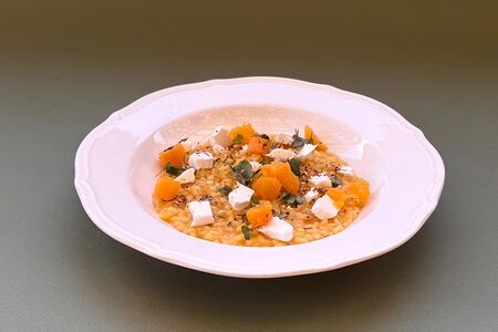 Тыквенное ризотто с сербской брынзой и жареным миндалем