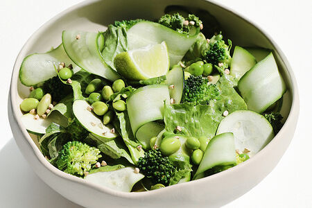 Большой зеленый салат